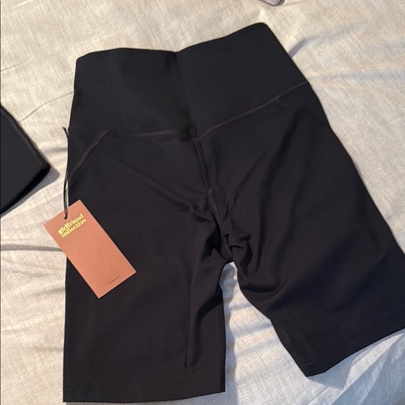 REVOLVE Girlfriend Collective Black High-Waisted Athletic Shorts and Bra Set NWT - Picture 7 of 7